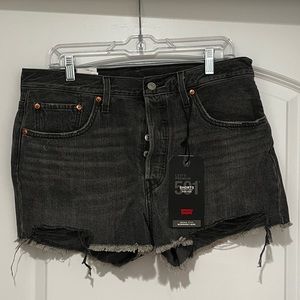 501 Frayed Levi’s Shorts